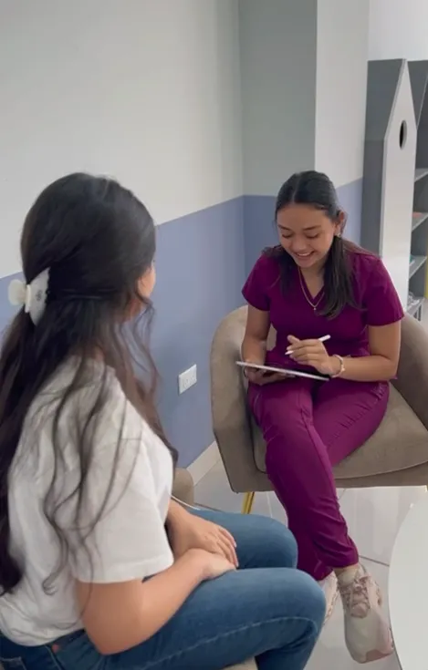 Sesión de psicología con una paciente en NeuroNexos